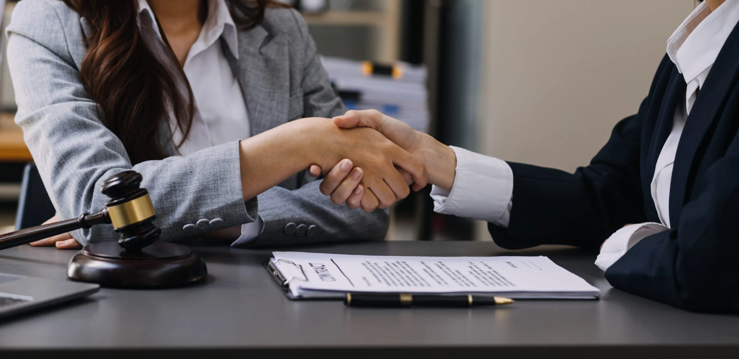 Identificamos riesgos, evaluamos la situación legal y diseñamos la ruta más segura para su operación inmobiliaria.